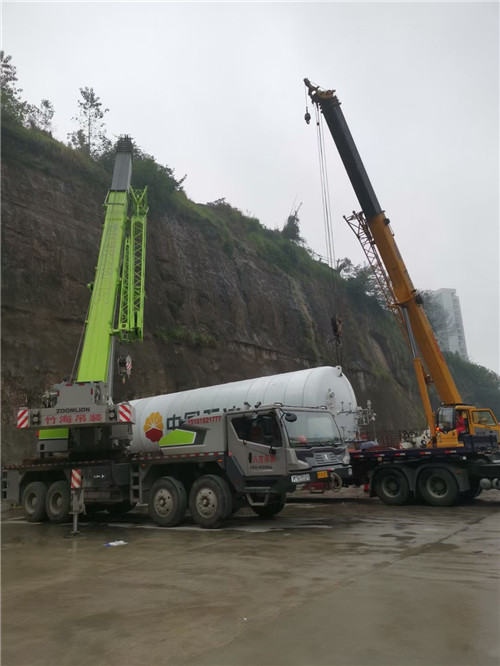 图木舒克市“不怕风雨冻”—— 吊车的 “恶劣环境适应” 技术
